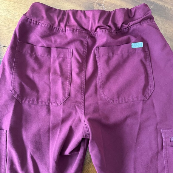 Figs Burgundy Scrubs Pants Size Small - Picture 5 of 6